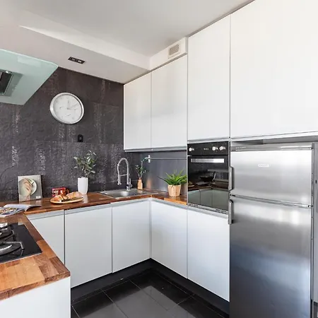 Klimatyzowany Apartament Z Balkonem W Centrum Daire Varşova